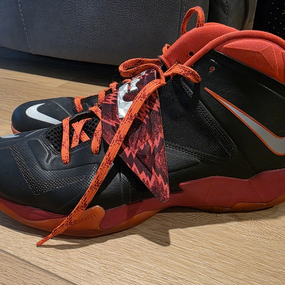 BARELY WORN Nike LeBron Soldier VII Size US 14 main image 6